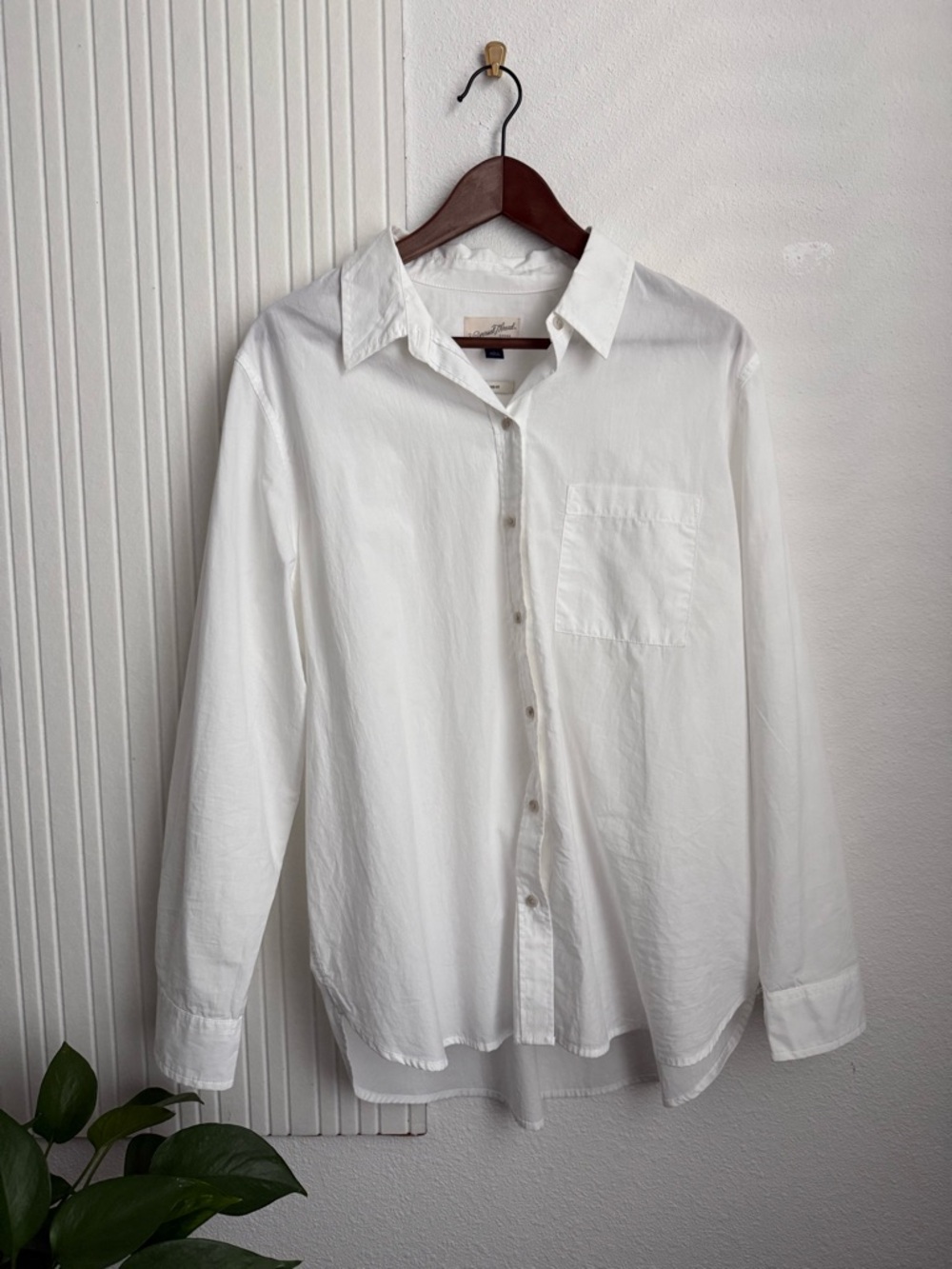 Classic Relaxed Fit White Long-Sleeve Cotton Button Down Shirt